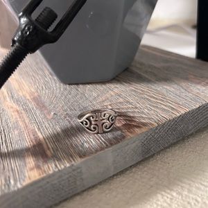 Size 8 pandora cross ring